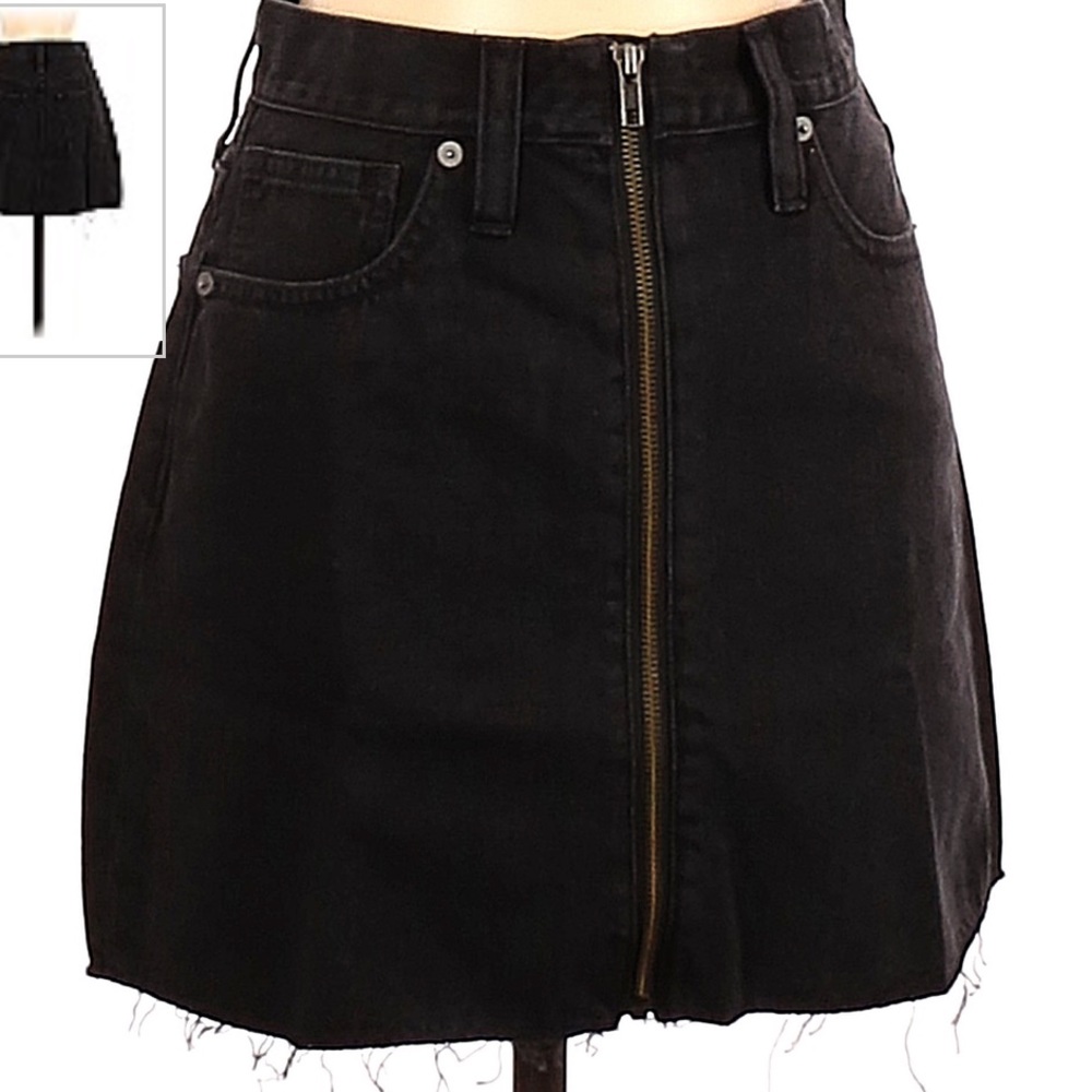 Madewell black jean skirt! Full zip front makes sliding on and off a breeze!